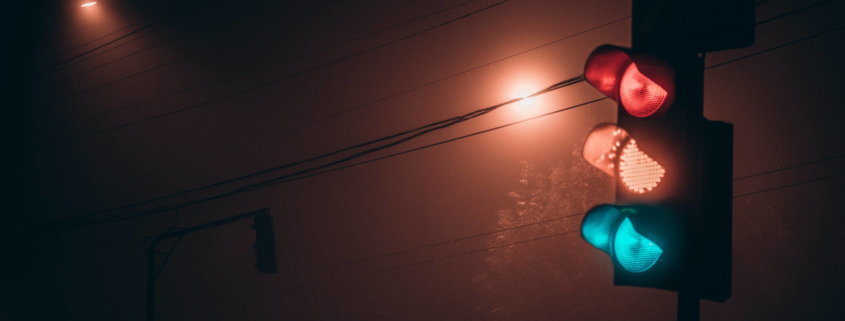 Ampel in der Nacht | Rot, Gelb und Grün